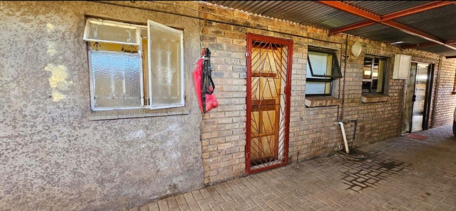4 Bedroom Property for Sale in Roodepan Northern Cape